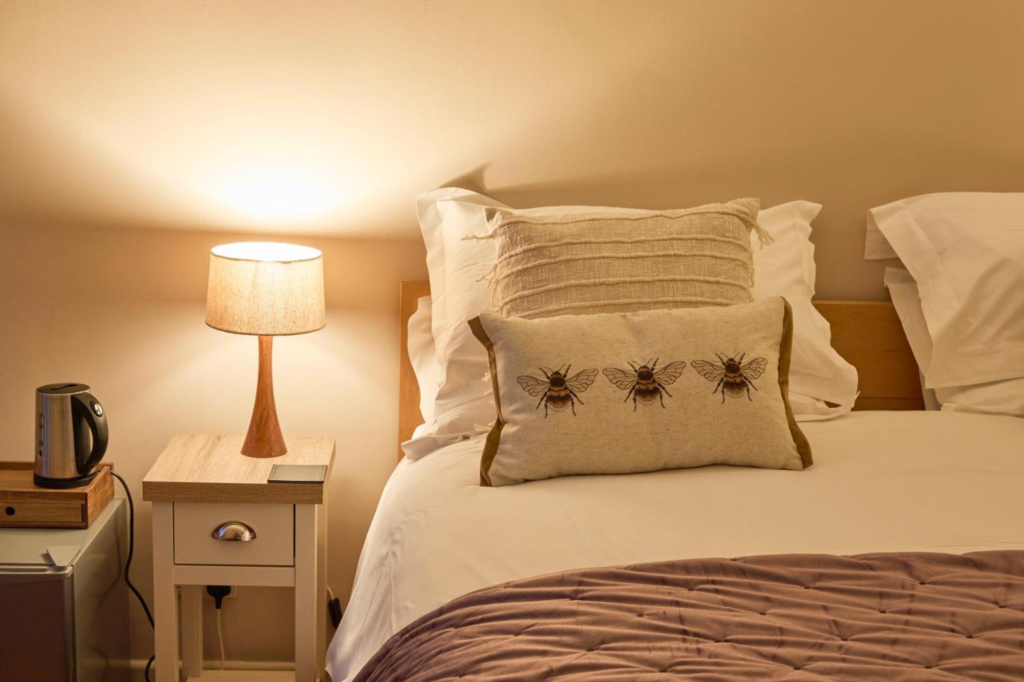 Hunters Lodge Inn Тотнес Экстерьер фото