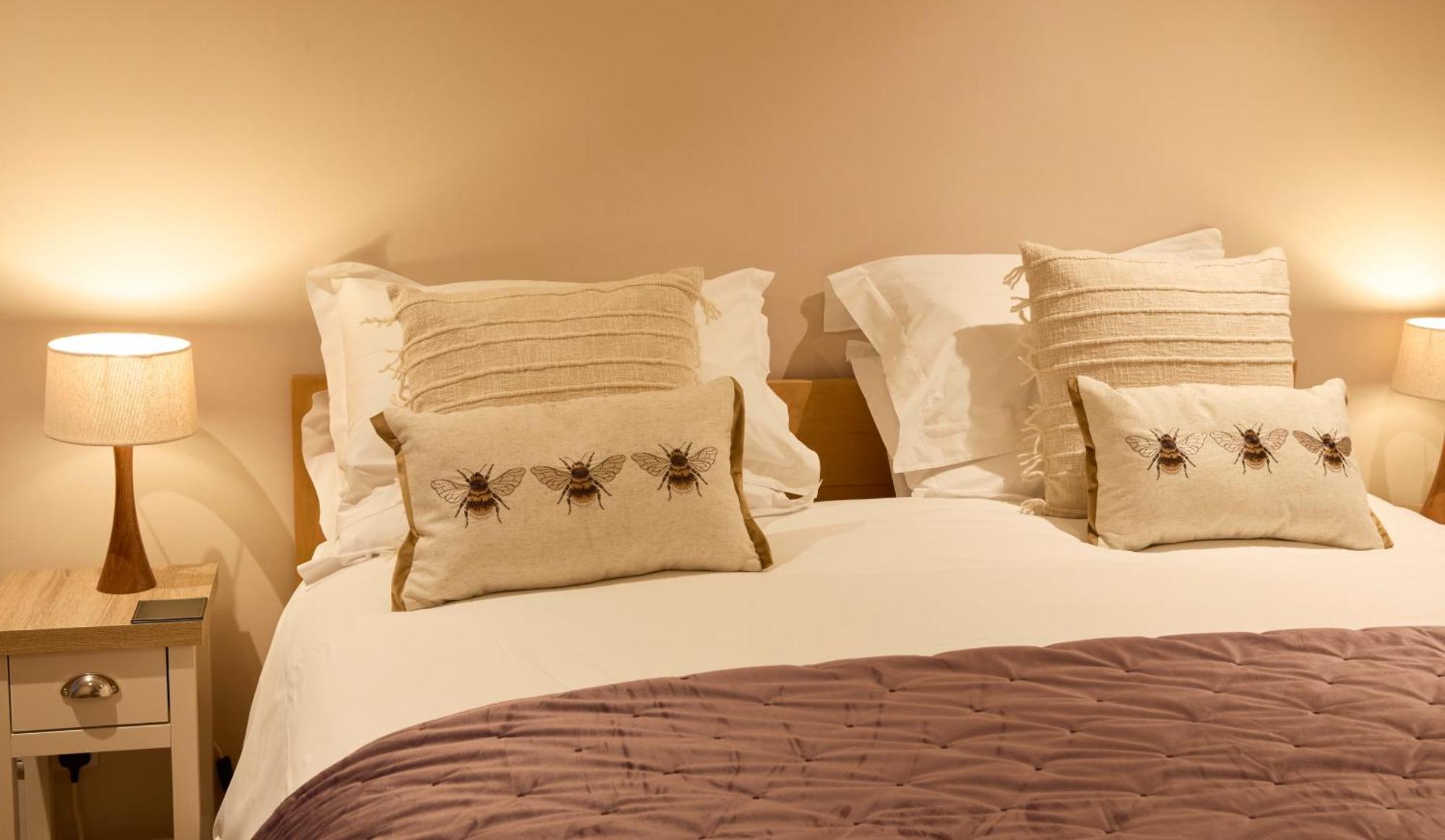 Hunters Lodge Inn Тотнес Экстерьер фото