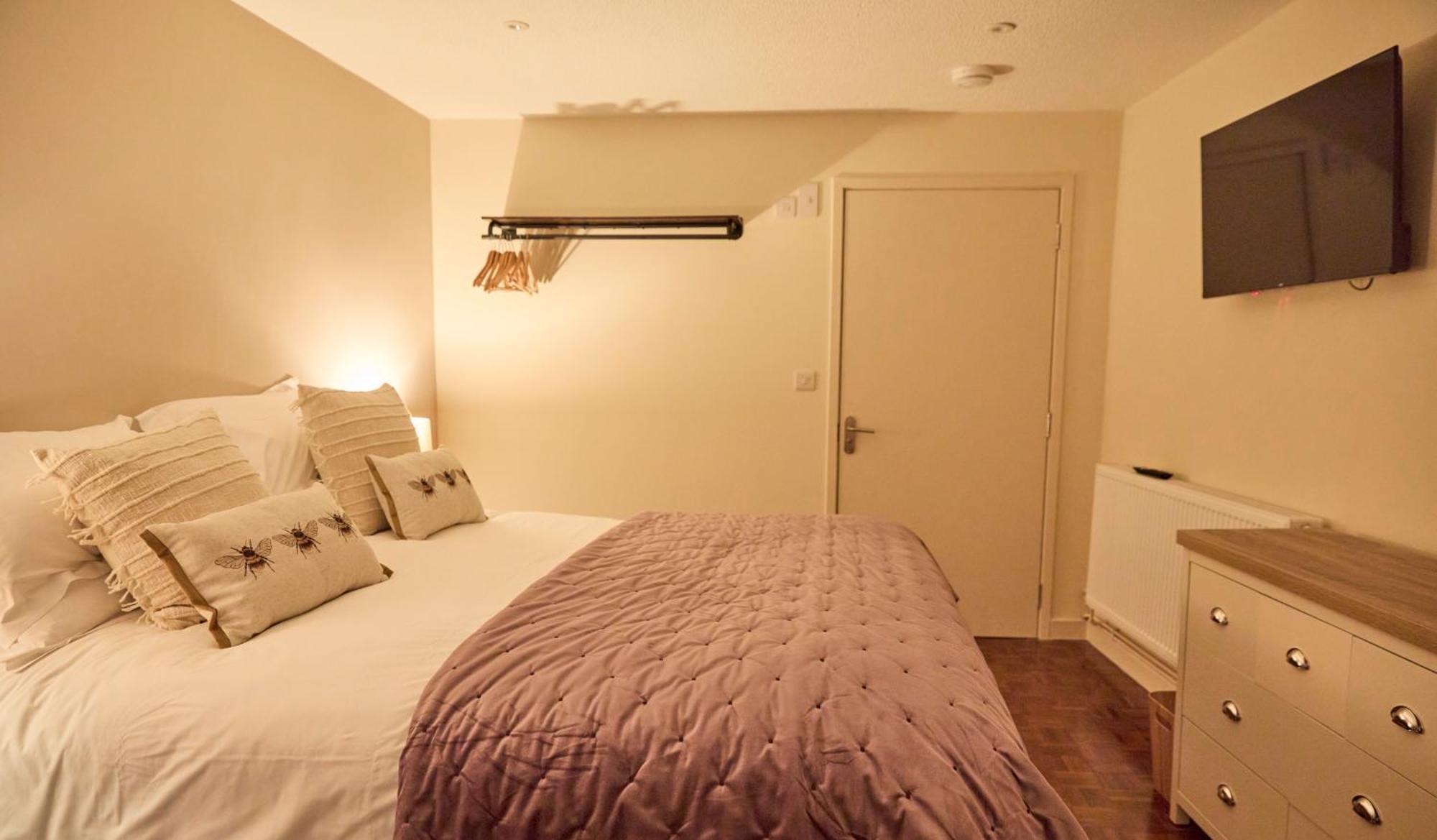Hunters Lodge Inn Тотнес Экстерьер фото